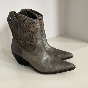 Donald J Pliner Ankle Cowboy Boots Women’s Size 9.5